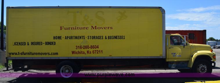 image for item K7254 1988 Ford F700 box truck