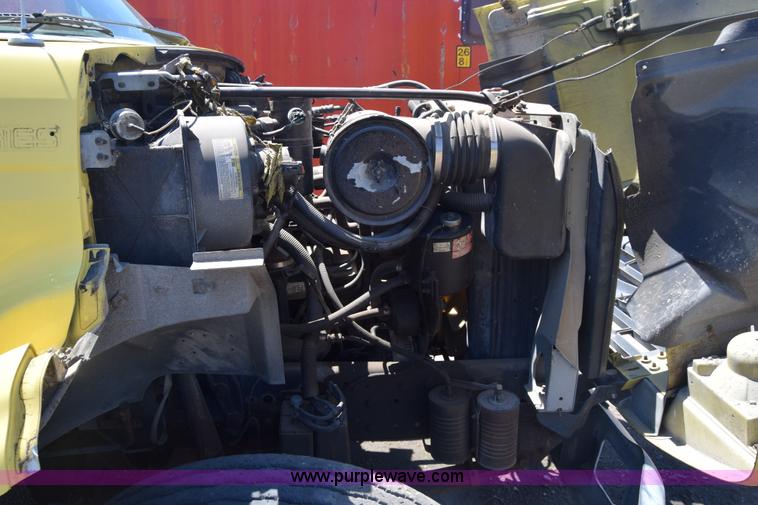 image for item K7254 1988 Ford F700 box truck