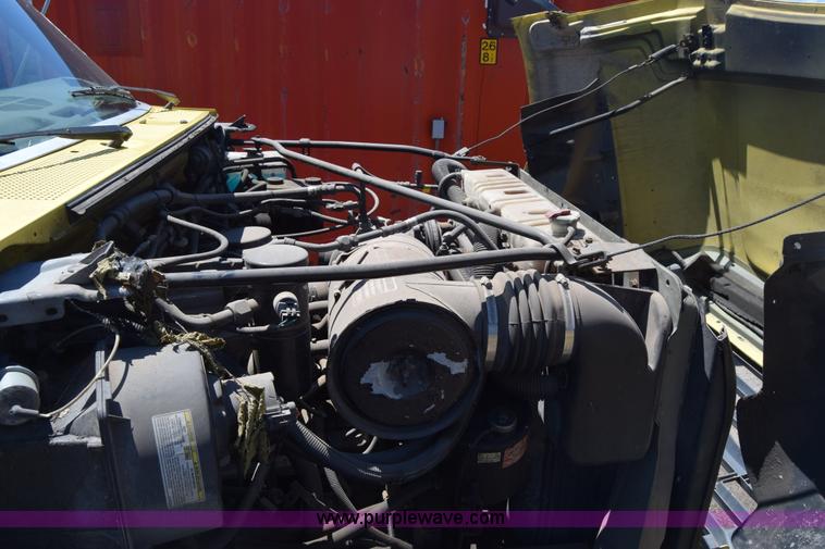 image for item K7254 1988 Ford F700 box truck