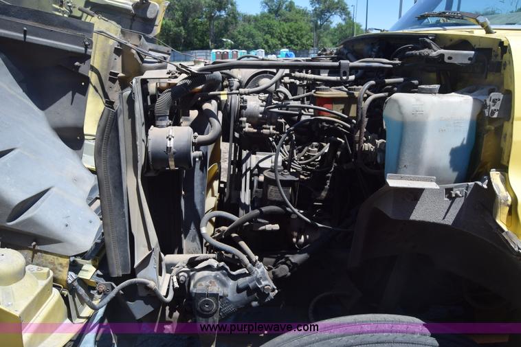 image for item K7254 1988 Ford F700 box truck