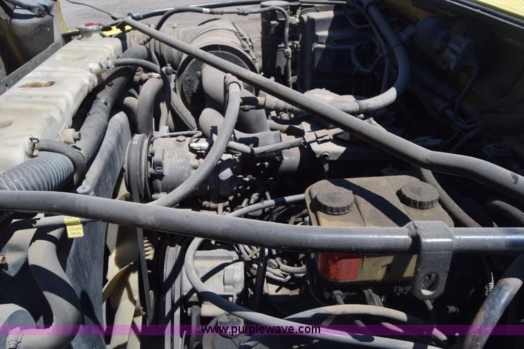 image for item K7254 1988 Ford F700 box truck