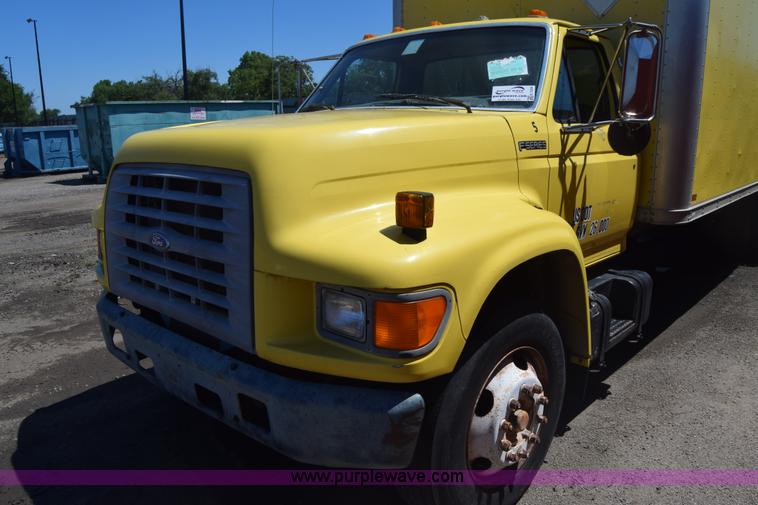 image for item K7254 1988 Ford F700 box truck