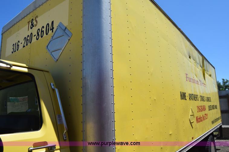 image for item K7254 1988 Ford F700 box truck