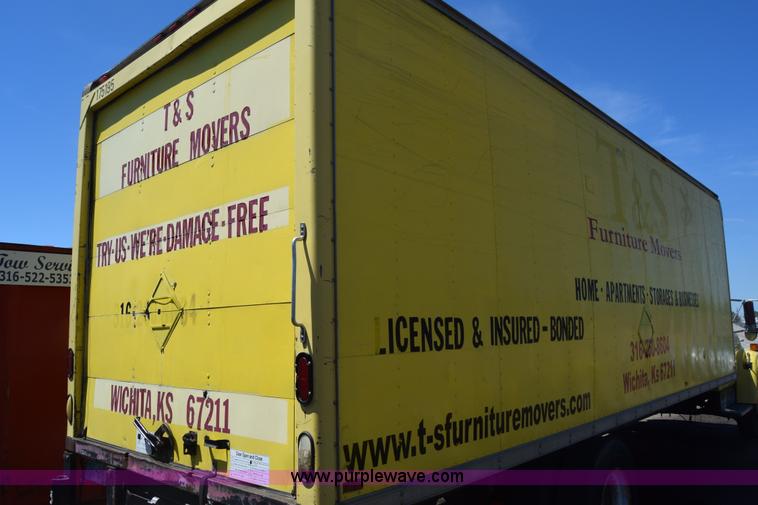 image for item K7254 1988 Ford F700 box truck