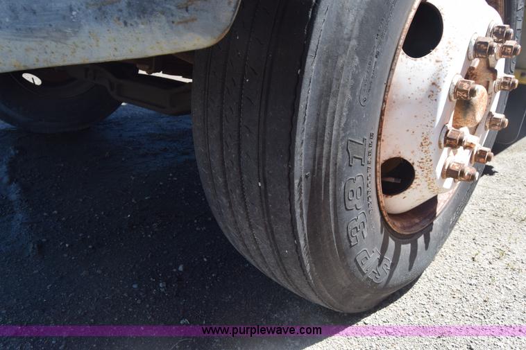 image for item K7254 1988 Ford F700 box truck