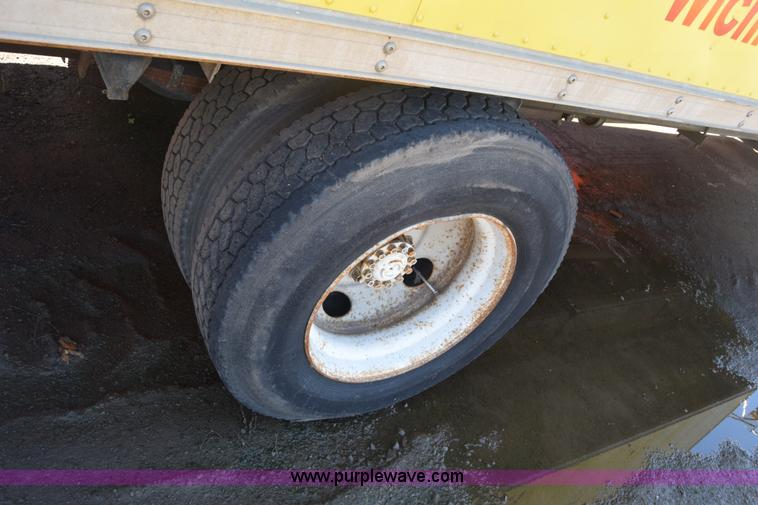 image for item K7254 1988 Ford F700 box truck