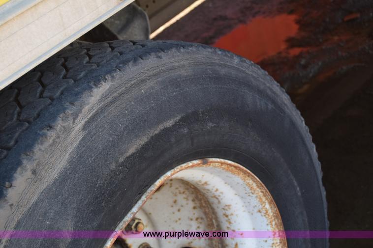 image for item K7254 1988 Ford F700 box truck