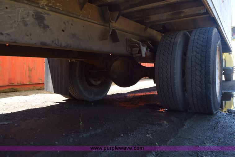 image for item K7254 1988 Ford F700 box truck