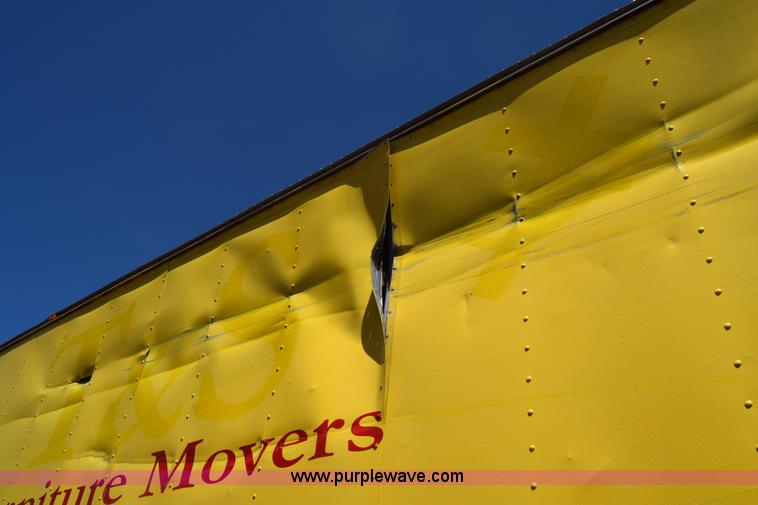 image for item K7254 1988 Ford F700 box truck