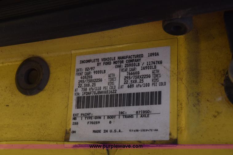 image for item K7254 1988 Ford F700 box truck