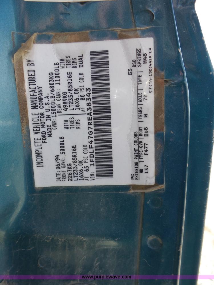 image for item AG9198 1994 Ford 420 truck cab and chassis