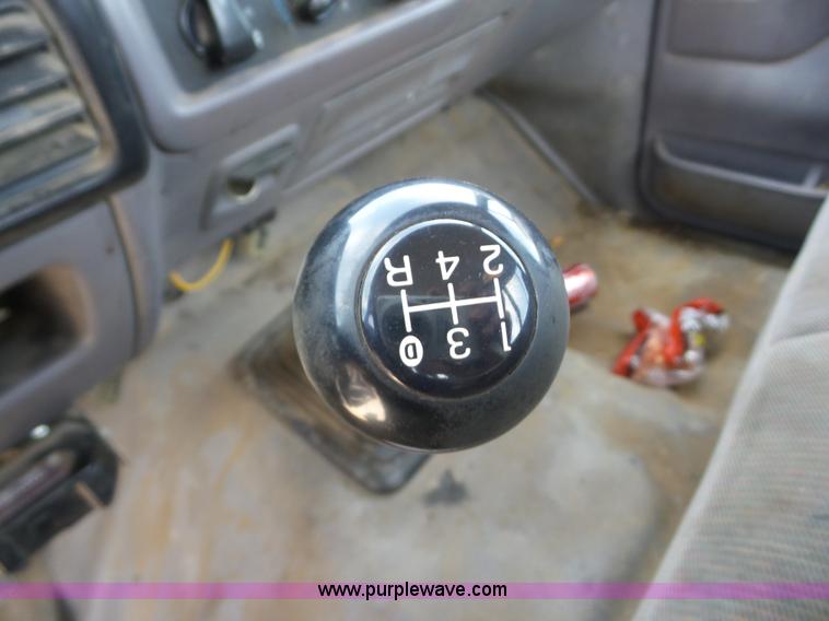 image for item AG9198 1994 Ford 420 truck cab and chassis