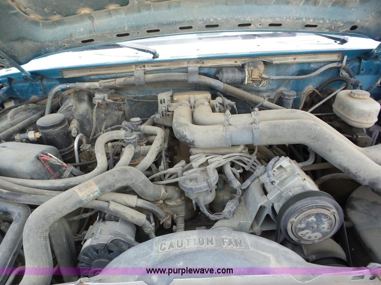 image for item AG9198 1994 Ford 420 truck cab and chassis