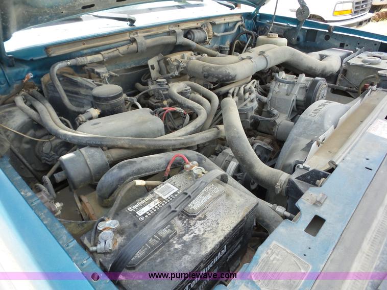 image for item AG9198 1994 Ford 420 truck cab and chassis