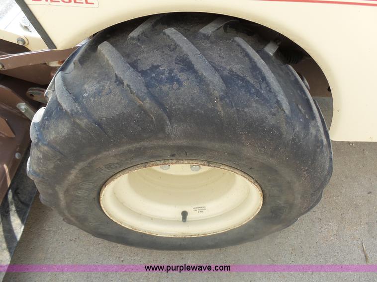 image for item AL9147 2010 Grasshopper 722D lawn mower