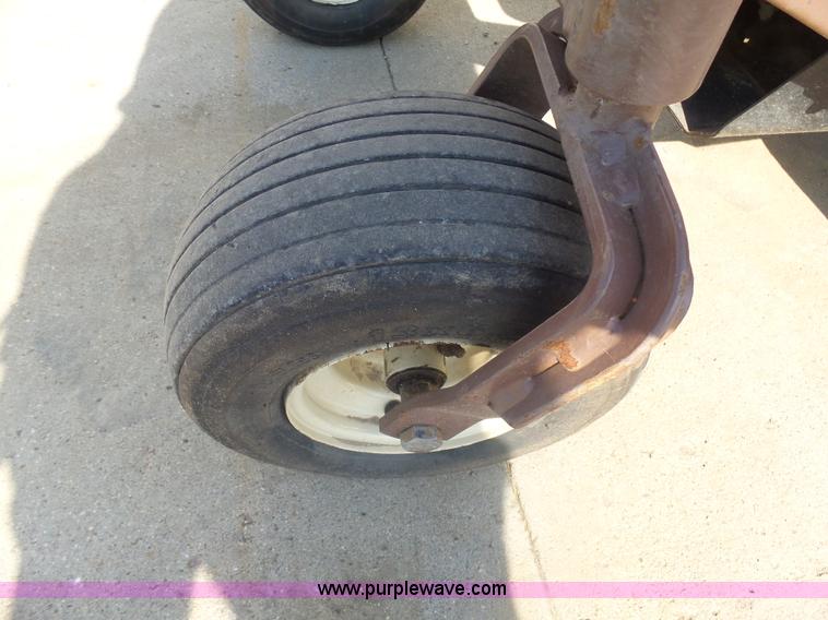 image for item AL9147 2010 Grasshopper 722D lawn mower