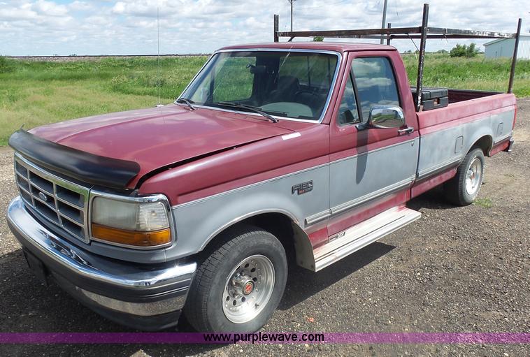 image for item AL9167 1993 Ford F150 pickup truck