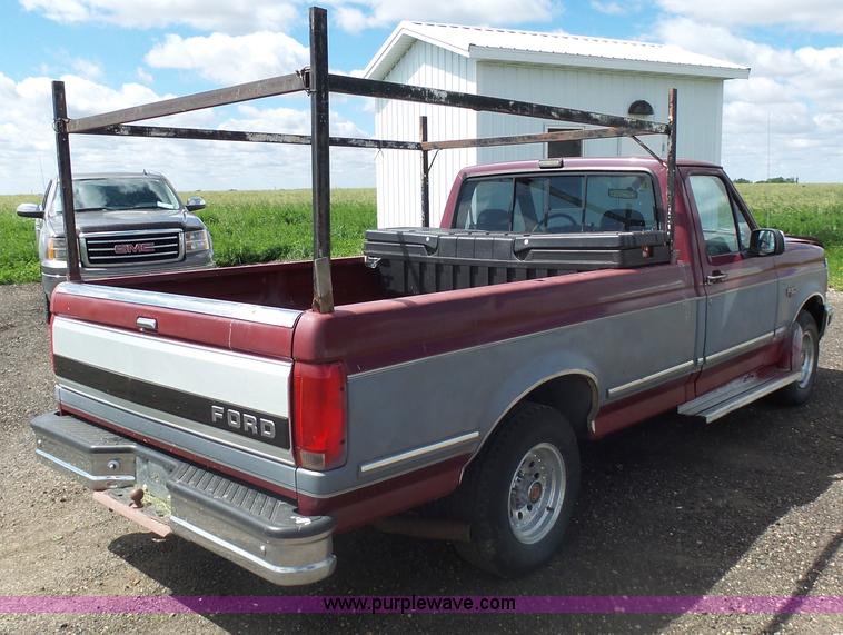 image for item AL9167 1993 Ford F150 pickup truck