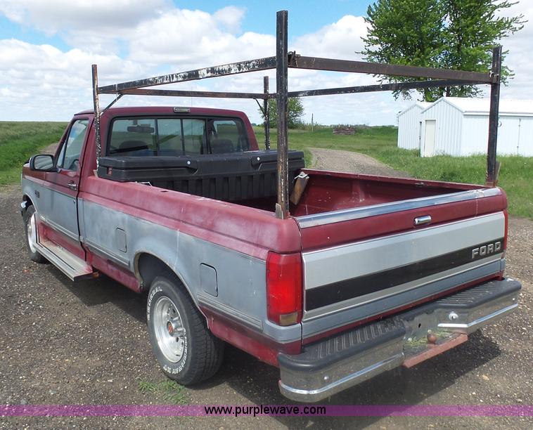 image for item AL9167 1993 Ford F150 pickup truck
