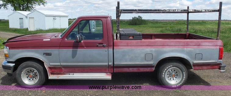image for item AL9167 1993 Ford F150 pickup truck