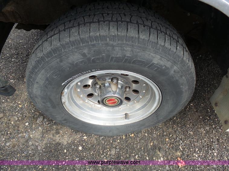 image for item AL9167 1993 Ford F150 pickup truck