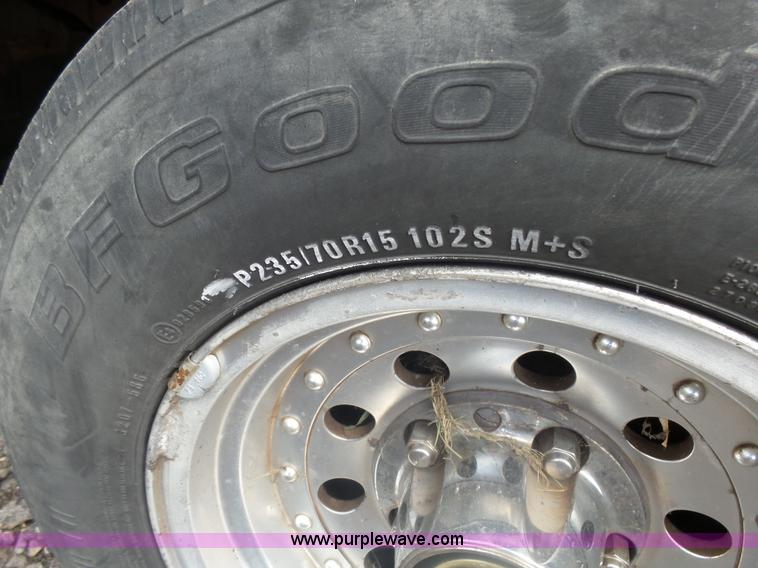 image for item AL9167 1993 Ford F150 pickup truck