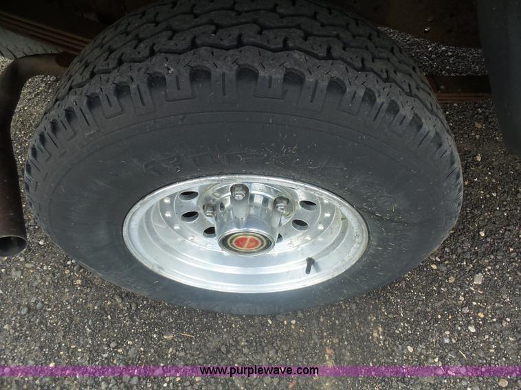 image for item AL9167 1993 Ford F150 pickup truck