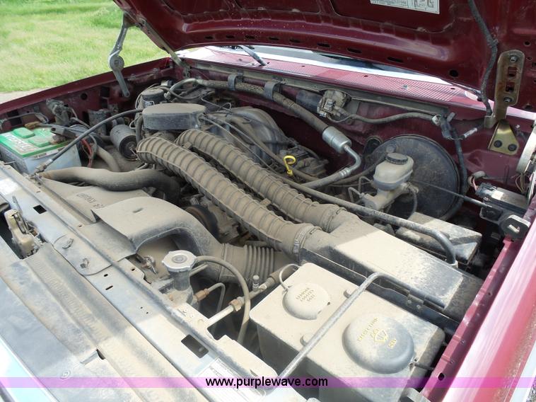 image for item AL9167 1993 Ford F150 pickup truck