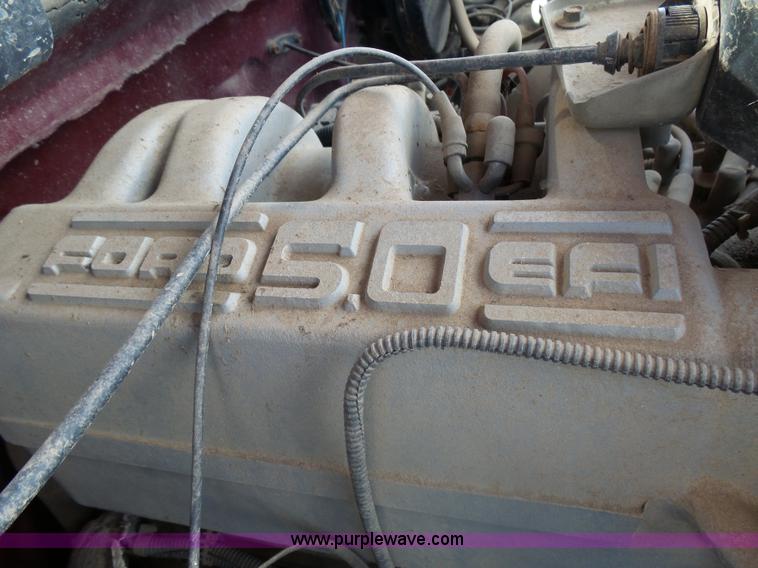 image for item AL9167 1993 Ford F150 pickup truck