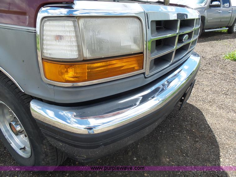 image for item AL9167 1993 Ford F150 pickup truck