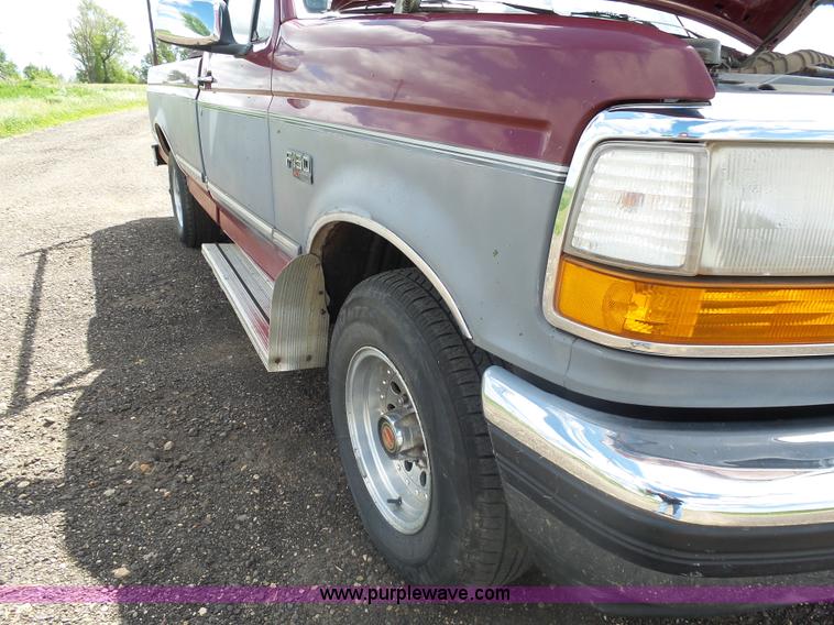 image for item AL9167 1993 Ford F150 pickup truck
