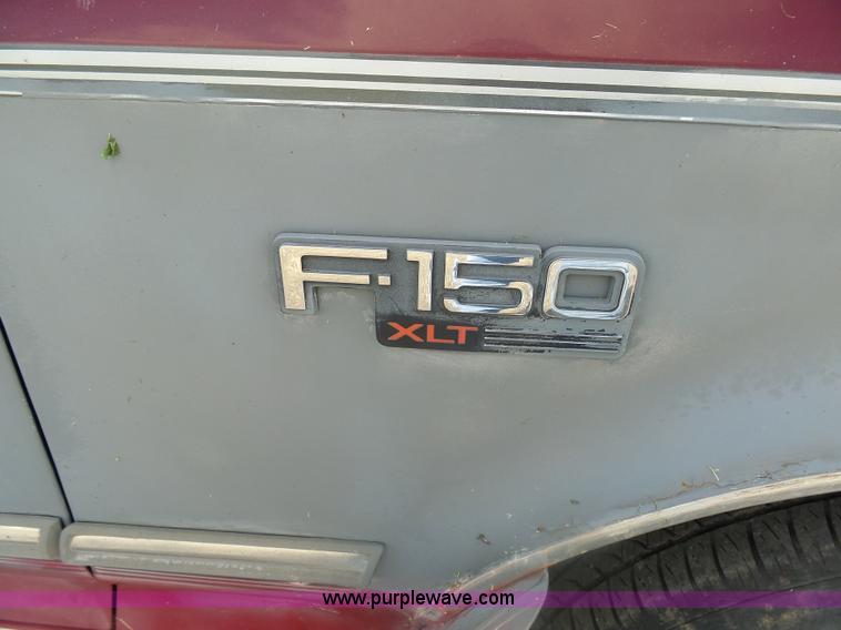 image for item AL9167 1993 Ford F150 pickup truck