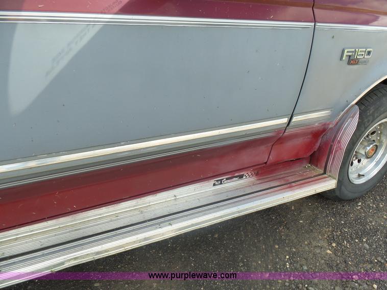 image for item AL9167 1993 Ford F150 pickup truck