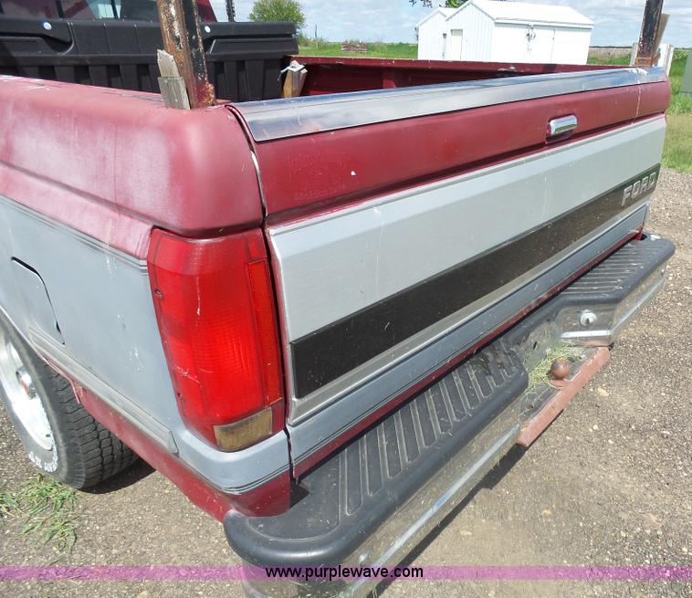 image for item AL9167 1993 Ford F150 pickup truck