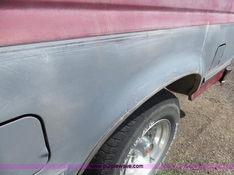 image for item AL9167 1993 Ford F150 pickup truck