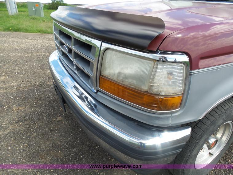 image for item AL9167 1993 Ford F150 pickup truck