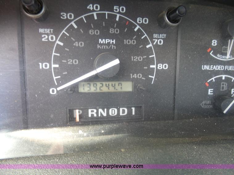 image for item AL9167 1993 Ford F150 pickup truck