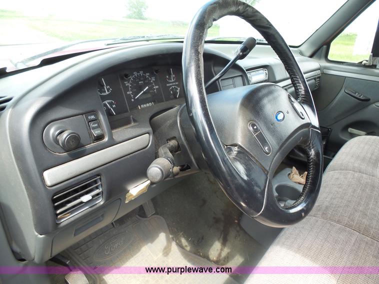 image for item AL9167 1993 Ford F150 pickup truck