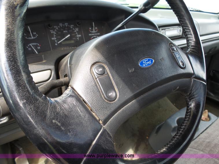 image for item AL9167 1993 Ford F150 pickup truck