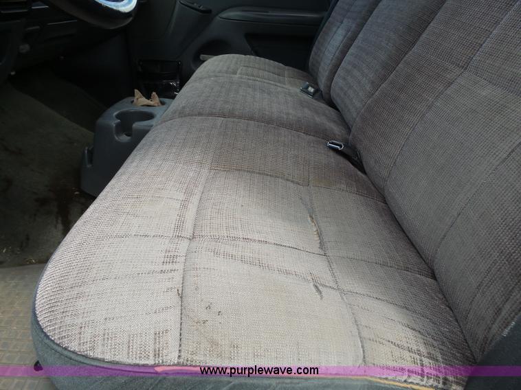 image for item AL9167 1993 Ford F150 pickup truck