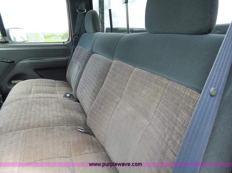 image for item AL9167 1993 Ford F150 pickup truck