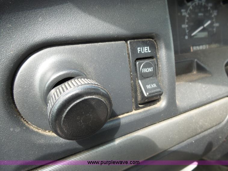 image for item AL9167 1993 Ford F150 pickup truck