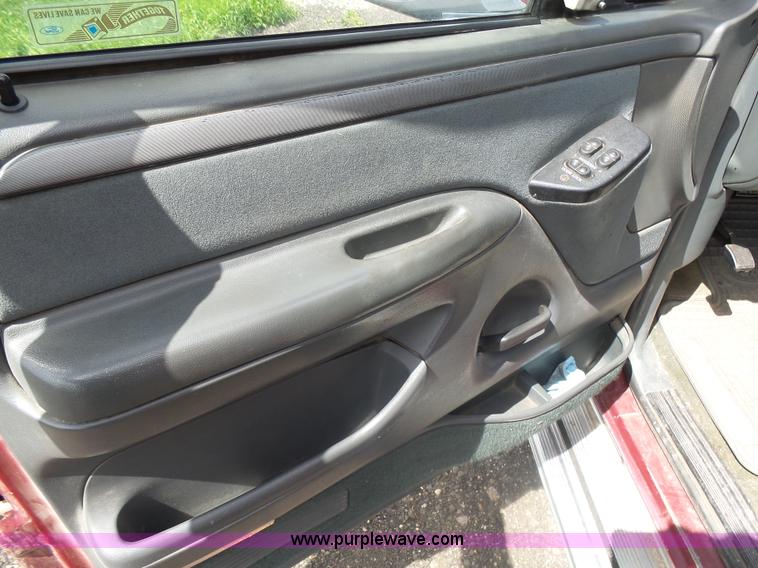 image for item AL9167 1993 Ford F150 pickup truck