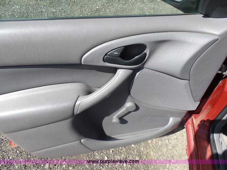 image for item AL9170 2001 Ford Focus