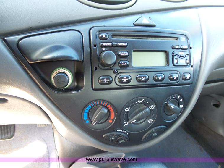 image for item AL9170 2001 Ford Focus