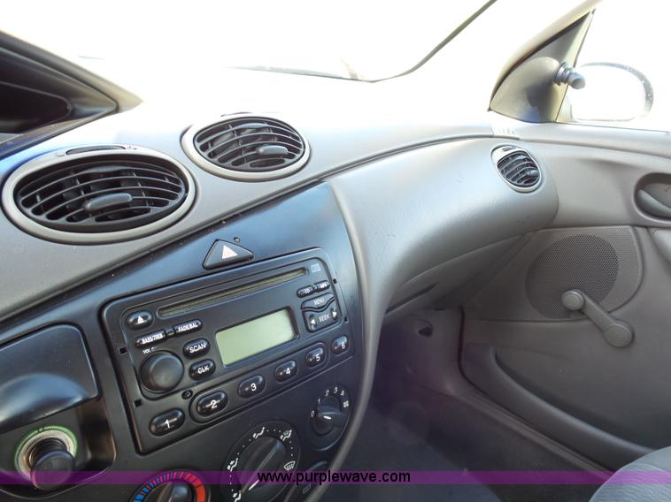 image for item AL9170 2001 Ford Focus