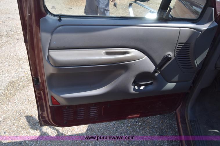 image for item AR9521 1996 Ford F150 pickup truck