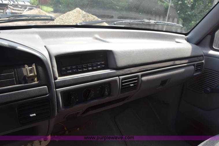 image for item AR9521 1996 Ford F150 pickup truck