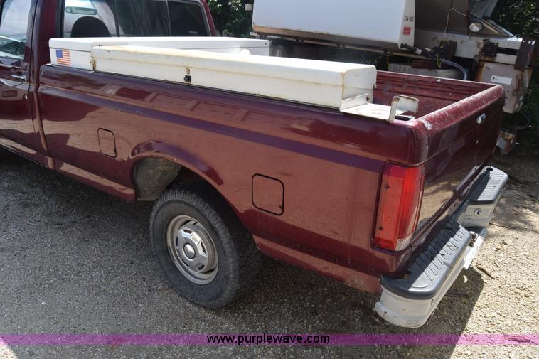 image for item AR9521 1996 Ford F150 pickup truck