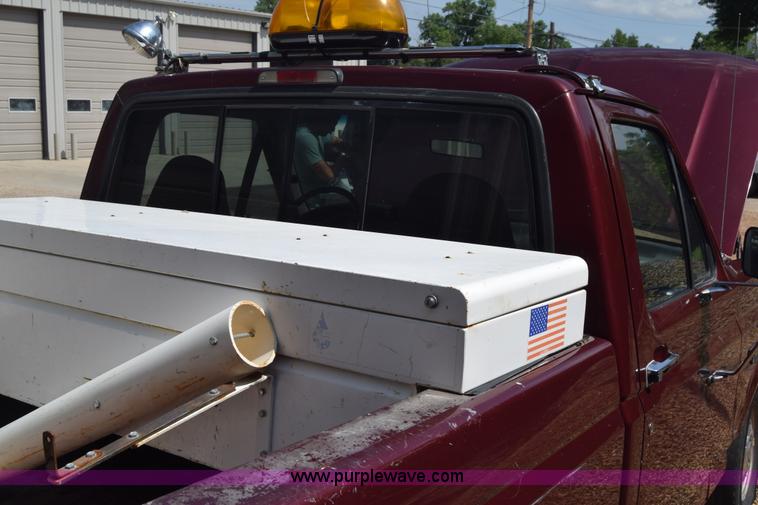 image for item AR9521 1996 Ford F150 pickup truck